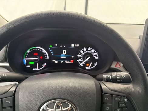 Used 2025 Toyota Sienna LE FWD image 26