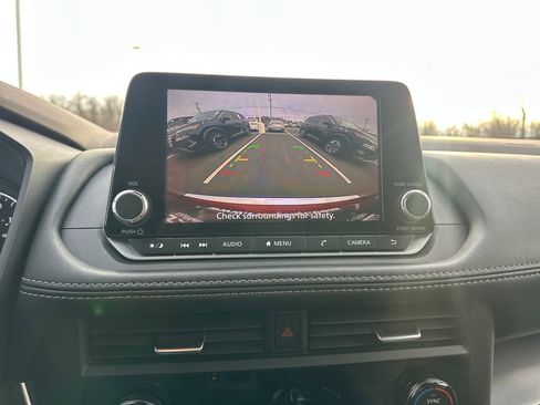 Used 2023 Nissan Rogue SV image 24