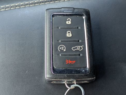 Used 2023 Jeep Grand Cherokee Overland AWD/4WD image 31