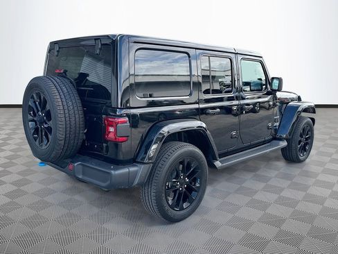 Used 2022 Jeep Wrangler Unlimited Sahara w/ Cold Weather Group AWD/4WD image 6
