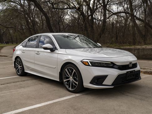 Used 2023 Honda Civic Touring image 2