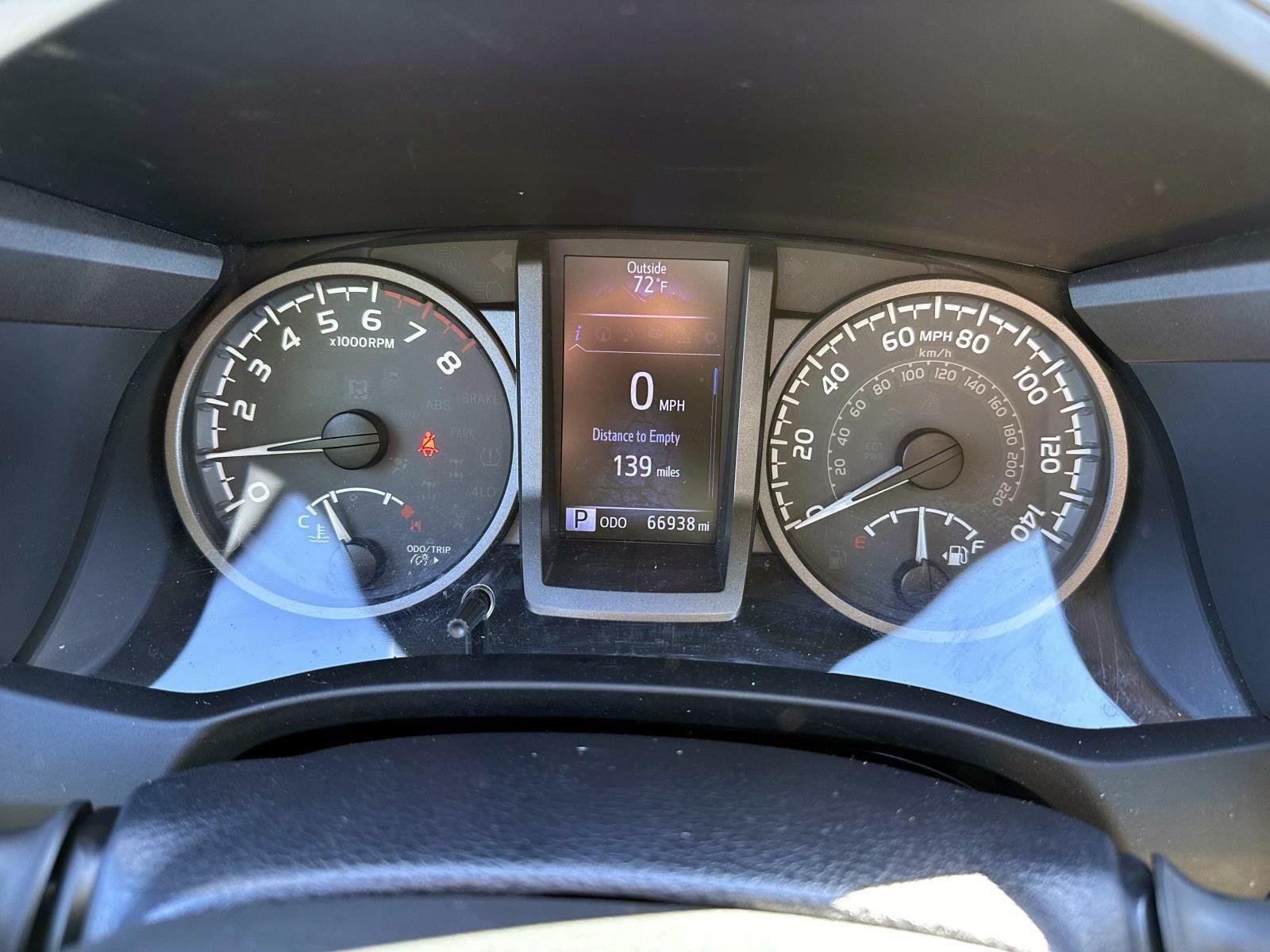Used 2018 Toyota Tacoma TRD Off-Road AWD/4WD image 18