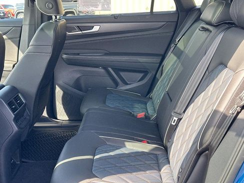 Used 2025 Volkswagen Atlas Cross Sport SEL Premium R-Line image 10