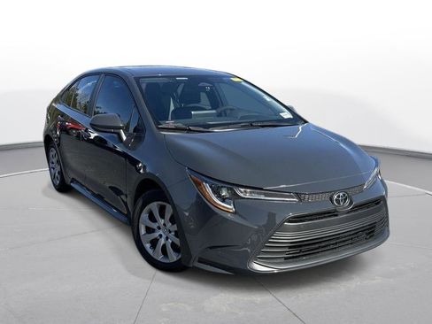 Used 2025 Toyota Corolla LE w/ Convenience Package image 4