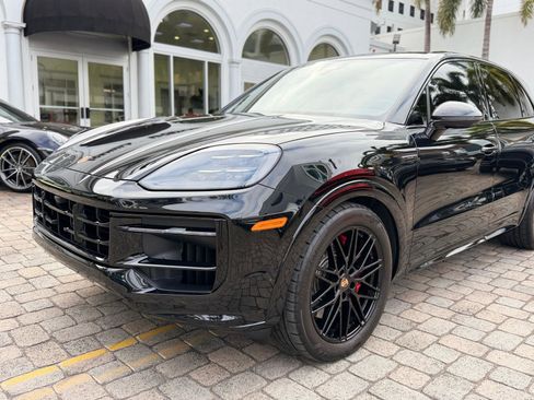 Used 2025 Porsche Cayenne GTS image 2