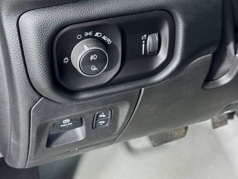 Used 2020 RAM 1500 Big Horn AWD/4WD image 10