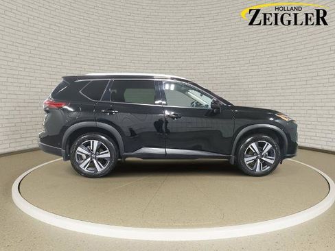 Certified 2025 Nissan Rogue SL AWD/4WD image 4
