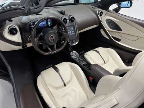 Used 2018 McLaren 570S Spider RWD image 10