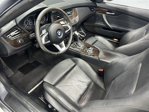Used 2010 BMW Z4 sDrive30i image 2