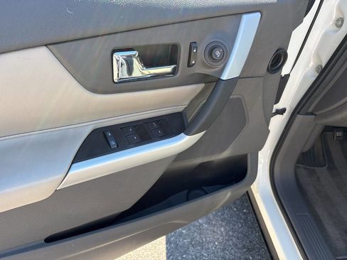 Used 2013 Ford Edge SE image 17