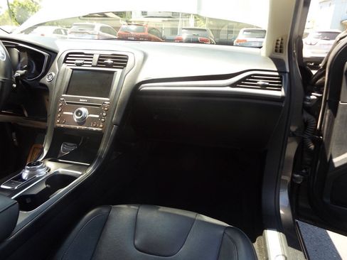 Used 2018 Ford Fusion Titanium AWD/4WD image 29
