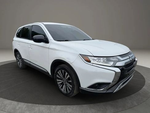 Used 2020 Mitsubishi Outlander ES FWD image 3