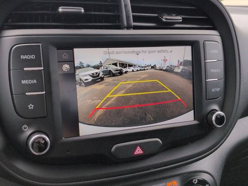 Used 2025 Kia Soul LX w/ LX Technology Package FWD image 20