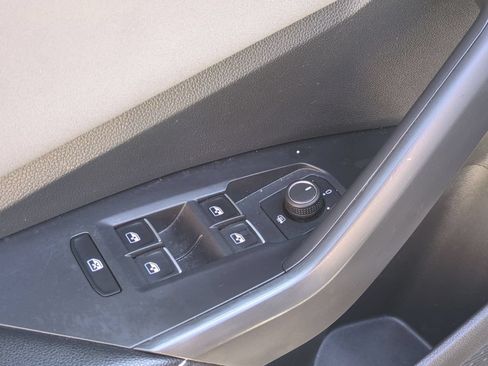 Used 2025 Volkswagen Jetta SE FWD image 13