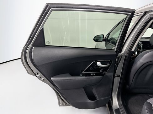 Used 2022 Kia Niro EX image 26