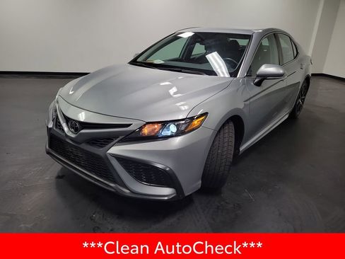 Used 2023 Toyota Camry SE AWD/4WD image 4