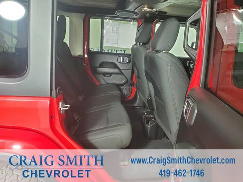 Used 2019 Jeep Wrangler Unlimited Sahara w/ Cold Weather Group AWD/4WD image 13