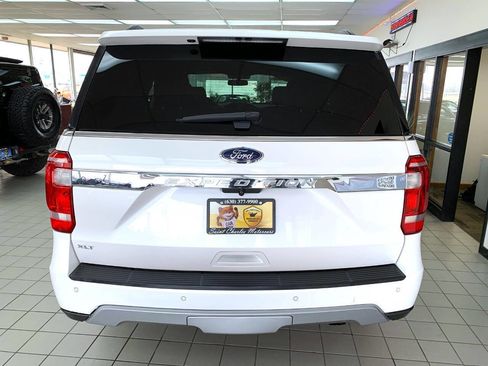 Used 2019 Ford Expedition XLT image 5