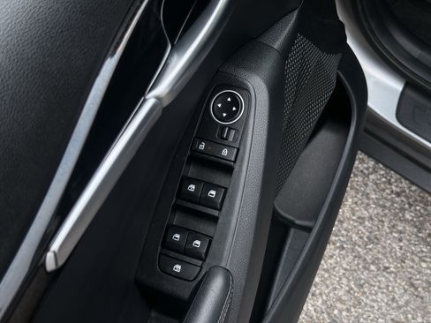 Used 2025 Kia Seltos EX FWD image 29