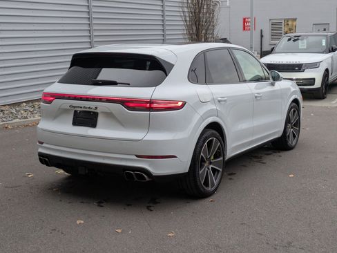 Used 2023 Porsche Cayenne Turbo S image 3