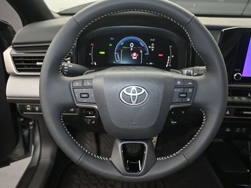 Used 2026 Toyota Camry SE image 5