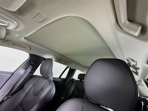 New 2026 Volvo V60 B5 Cross Country Plus w/ Climate Package image 23