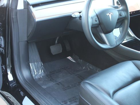 Used 2018 Tesla Model 3 Mid Range image 40