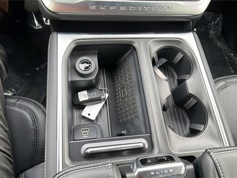 New 2025 Ford Expedition Platinum w/ Stealth Performance Package image 21