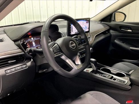 Used 2024 Nissan Altima 2.5 SV w/ SV Premium Package FWD image 14