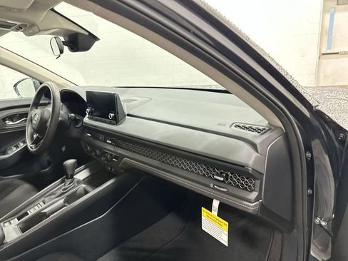Used 2023 Honda Accord EX image 25