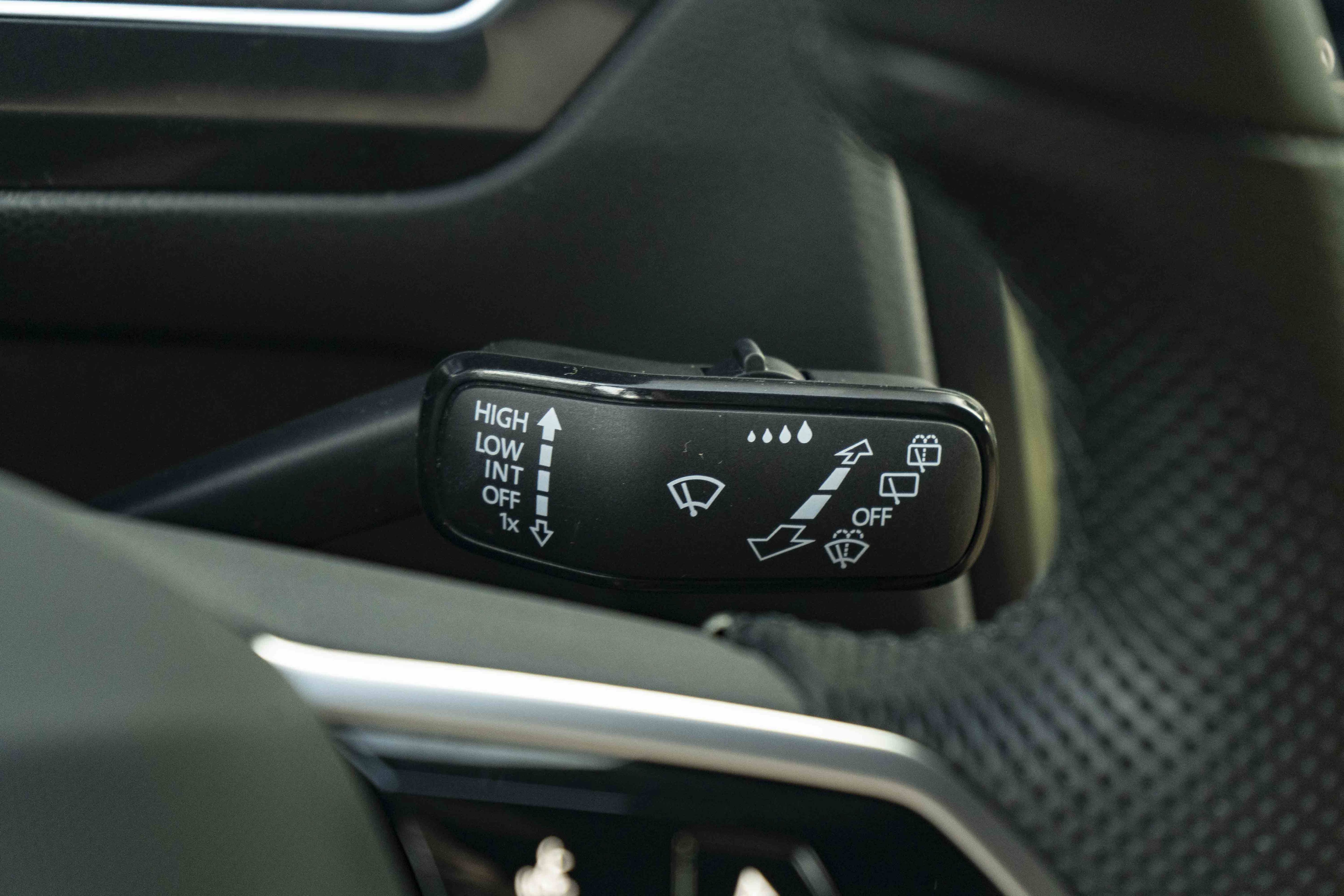 Certified 2022 Volkswagen Tiguan SE R-Line FWD image 22