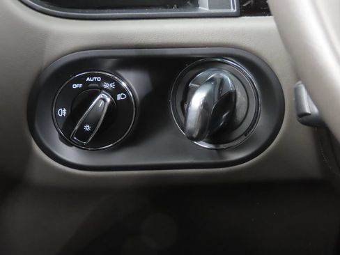 Certified 2024 Porsche Macan AWD/4WD image 24