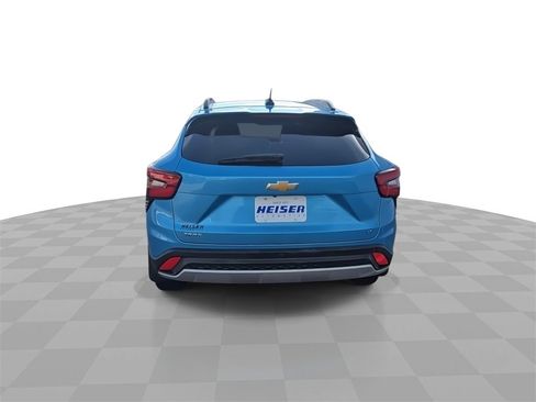 Used 2025 Chevrolet Trax LT w/ Driver Confidence Package image 7