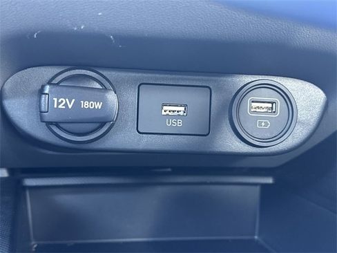 Certified 2023 Hyundai Elantra SEL image 18