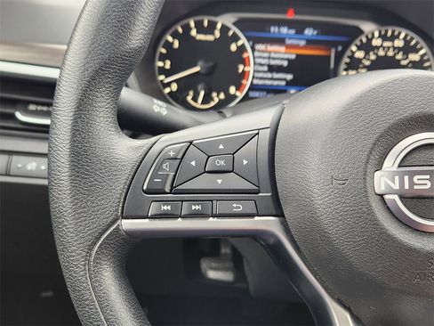 Used 2024 Nissan Altima 2.5 SV image 16