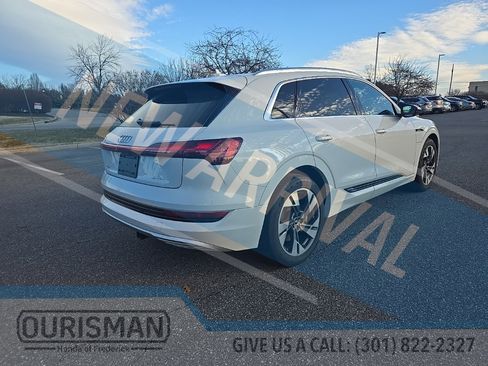 Used 2022 Audi e-tron Premium w/ Towing Package image 8