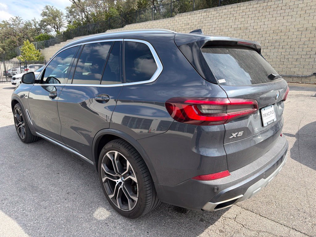 Used 2021 BMW X5 sDrive40i w/ Convenience Package RWD image 3