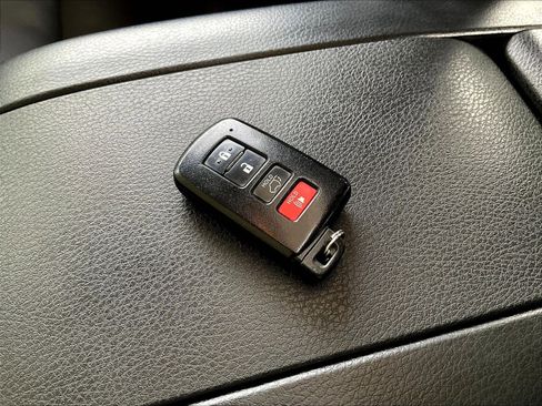 Used 2018 Toyota Highlander Limited AWD/4WD image 34