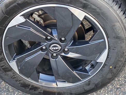 Used 2024 Nissan Rogue SV image 26