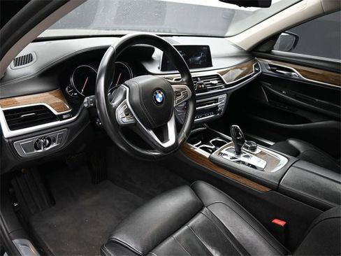 Used 2019 BMW 740i w/ Executive Package image 12
