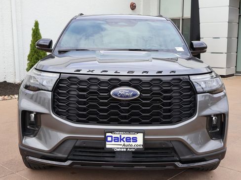 Used 2025 Ford Explorer ST-Line w/ ST-Line Street Pack AWD/4WD image 2