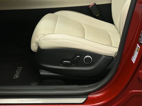 Used 2023 Genesis GV70 2.5T w/ Advanced Package image 11