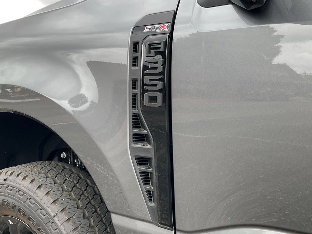 New 2025 Ford F350 XL w/ STX Appearance Package AWD/4WD image 11