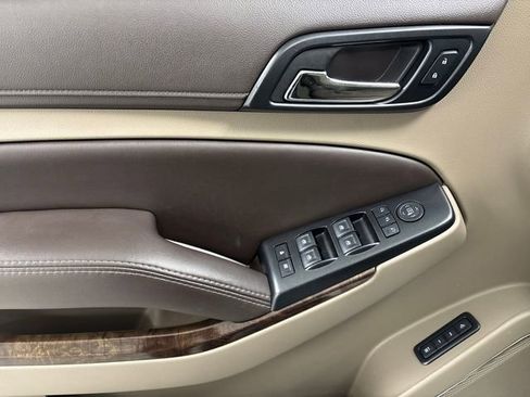 Used 2017 Chevrolet Suburban LT w/ Luxury Package image 11