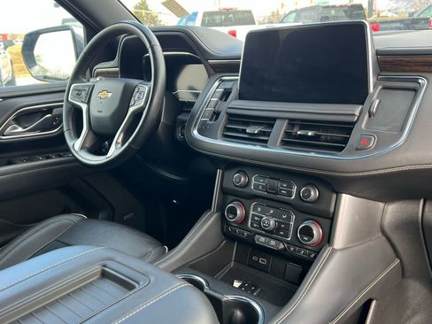 Used 2023 Chevrolet Suburban Premier AWD/4WD image 18