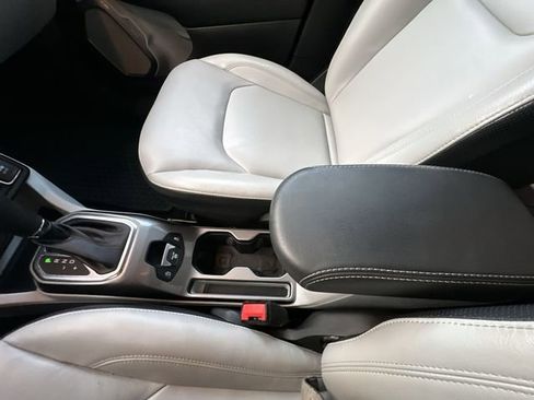 Used 2022 Jeep Renegade Limited image 25