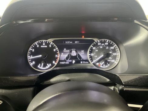 Used 2025 Nissan Pathfinder SV image 16