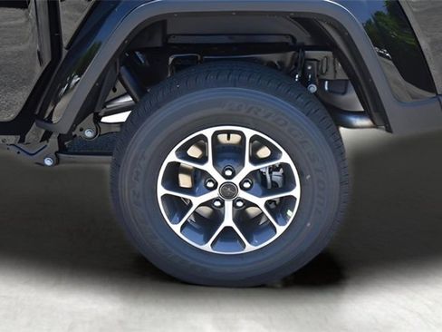 New 2025 Jeep Gladiator Sport image 9