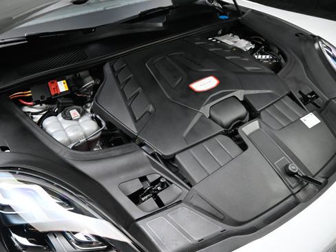 Used 2019 Porsche Cayenne Turbo w/ Premium Plus Package image 40