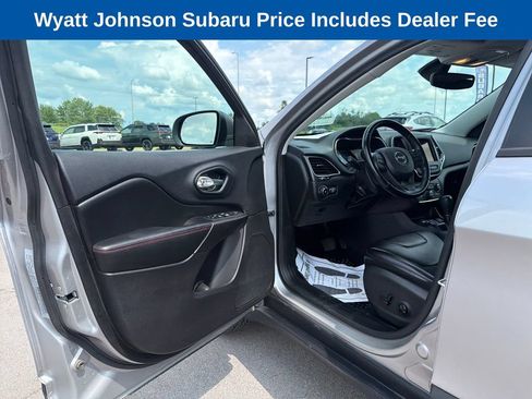 Used 2020 Jeep Cherokee Trailhawk w/ Cold Weather Group AWD/4WD image 18